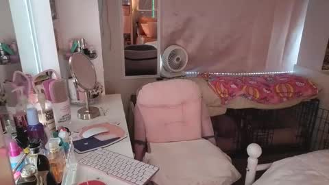 urlittlefilipina online show from December 19, 4:57 pm