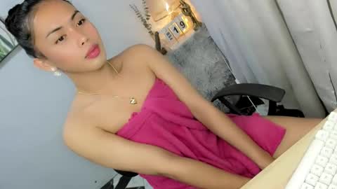 Snapshot of urlovelyangelts chatting on February 19, 7:50 am ANGEL online show from February 19, 7:50 am