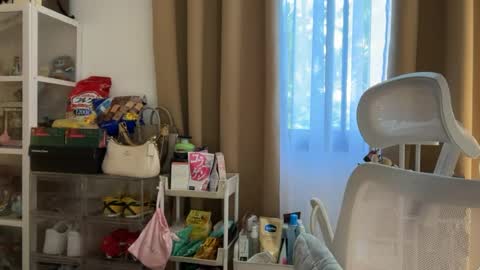 urnaughtyasianprincessjam online show from August 5, 5:04 am