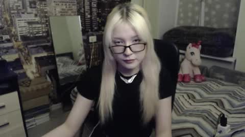 Mary online show from March 15, 8:23 pm