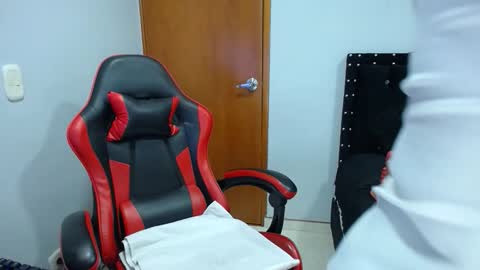 Eveling Blanco  online show from April 22, 2:52 am