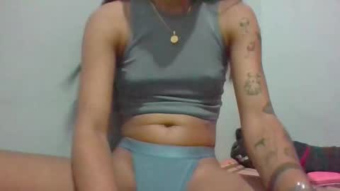 ursweet_zeviixx online show from May 9, 9:37 am