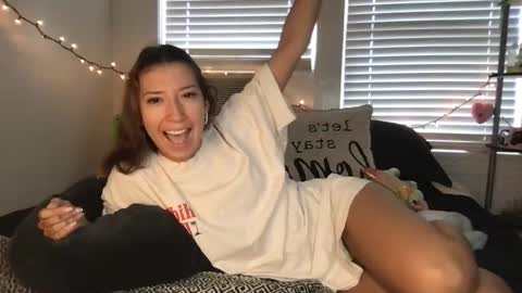 Snapshot of ursweetestlilly chatting on October 1, 3:00 pm Lily online show from October 1, 3:00 pm