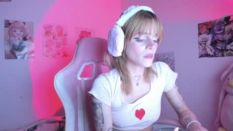 uryukim_ online show from December 3, 12:44 pm
