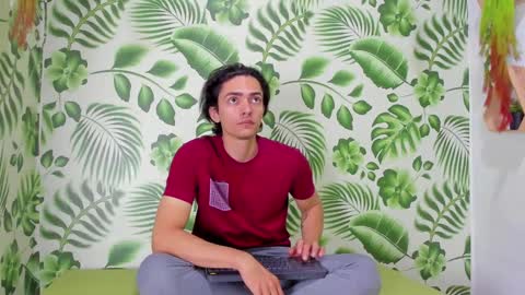 uzgategui online show from December 3, 1:49 pm