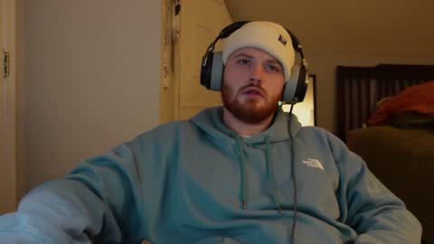 Snapshot of v_for_veng chatting on February 5, 8:11 am v_for_veng online show from February 5, 8:11 am