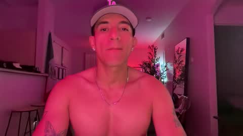 vaderpapi19 online show from February 3, 8:18 am