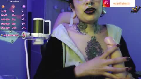 Snapshot of vainilla_l chatting on October 2, 1:15 am Vainilla Independent model online show from October 2, 1:15 am