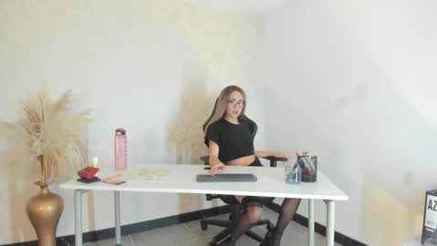 Vaiolet  online show from March 27, 10:00 pm