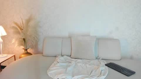 Vaiolet  online show from March 24, 10:16 pm