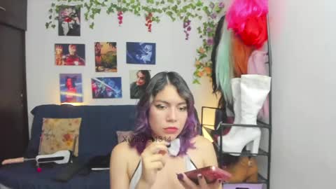 Vaiolet1314 online show from May 9, 11:11 pm