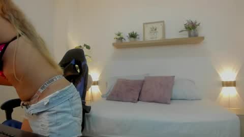 V A L E N online show from April 10, 12:54 pm