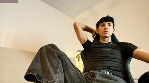 valentino_rey online show from April 17, 12:29 pm