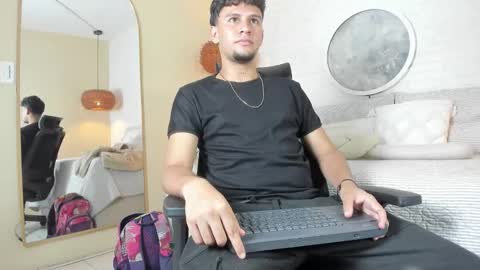 VALENTINO online show from March 8, 2:04 am