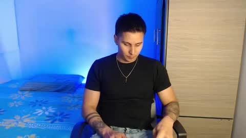 VALENTINO online show from November 13, 7:16 pm