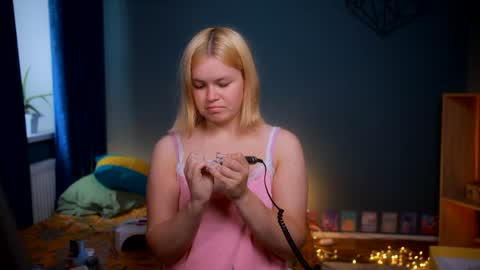 valeri______ online show from July 16, 8:39 am