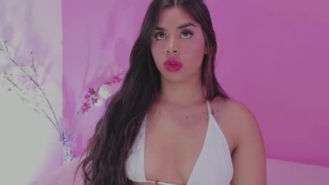 Snapshot of valeriaruiz_1 chatting on October 1, 4:28 pm Valeria online show from October 1, 4:28 pm