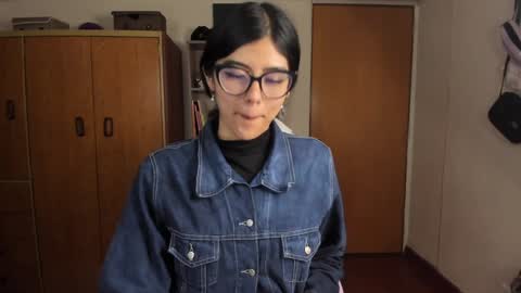 Val  online show from December 17, 2:44 am