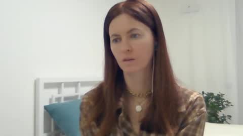 Snapshot of valerie_rose777 chatting on March 8, 7:53 pm valerie_rose777 online show from March 8, 7:53 pm