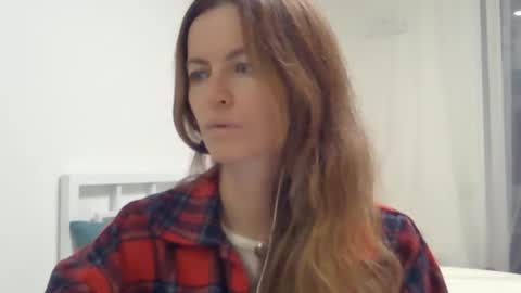 Snapshot of valerie_rose777 chatting on October 10, 8:35 pm valerie_rose777 online show from October 10, 8:35 pm