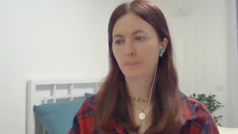 Snapshot of valerie_rose777 chatting on February 16, 9:59 pm valerie_rose777 online show from February 16, 9:59 pm