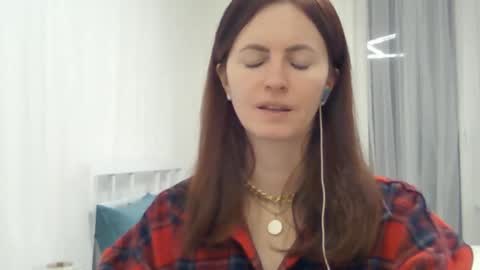 Snapshot of valerie_rose777 chatting on January 6, 6:52 pm valerie_rose777 online show from January 6, 6:52 pm