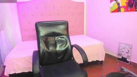 Snapshot of valerykit chatting on October 14, 7:17 pm VALERY online show from October 14, 7:17 pm