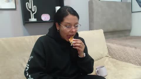 valevicious online show from February 25, 1:32 pm