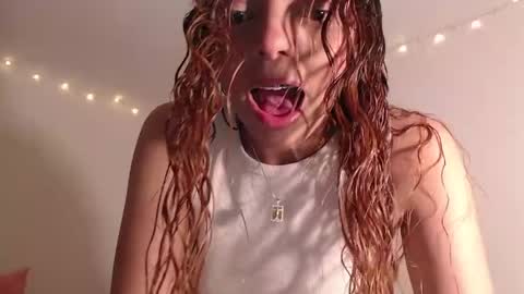 VALIENTE  online show from April 22, 3:35 am