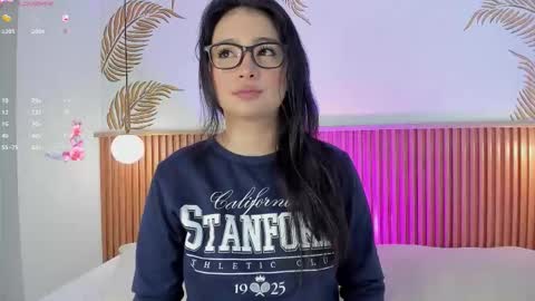 valleriie_ online show from February 3, 3:49 pm