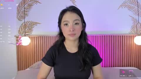 valleriie_ online show from July 5, 4:25 pm
