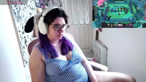 Im Violet online show from February 6, 9:17 pm