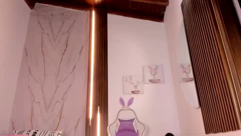 Vallolet Peach  online show from November 20, 11:53 am