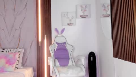 Vallolet Peach  online show from November 23, 11:52 am