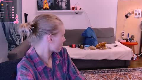 Snapshot of valorant_girl chatting on October 5, 6:04 pm Little Devil online show from October 5, 6:04 pm
