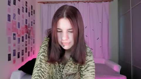 Snapshot of vanessa_brills chatting on October 22, 5:54 am Vanessa online show from October 22, 5:54 am