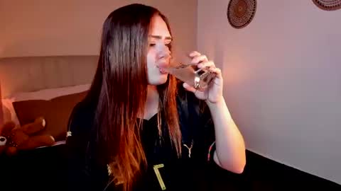 vanessa_foxyy online show from June 20, 9:32 pm