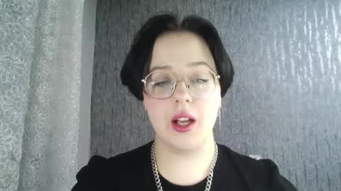 vanessashadow online show from December 14, 2:01 pm