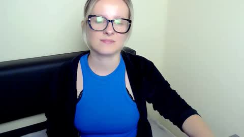 Mia online show from September 12, 6:48 am