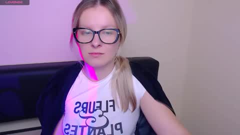 Mia online show from October 14, 7:00 am