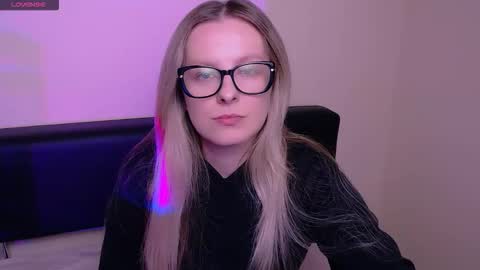 Mia online show from October 21, 7:24 am