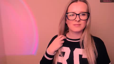 Mia online show from February 16, 5:33 pm