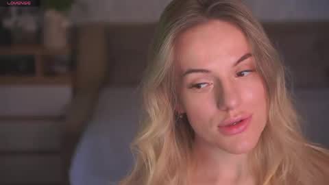 Sophie online show from April 22, 7:59 am