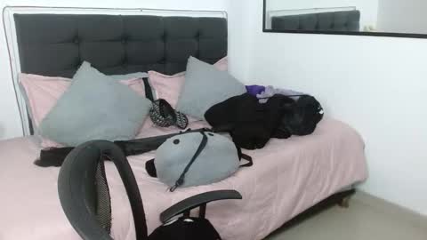 vane online show from February 3, 9:08 pm