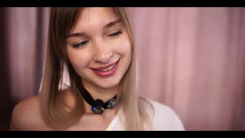 Snapshot of variety_moments chatting on October 19, 3:00 am Heeeeey Im Hanna the art of tease online show from October 19, 3:00 am