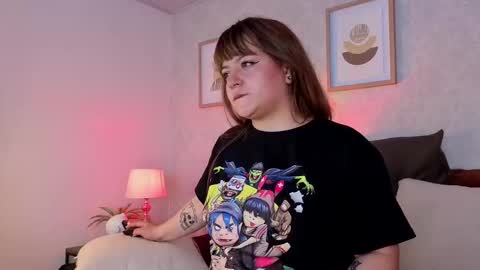 Vee Simons online show from October 7, 8:05 pm