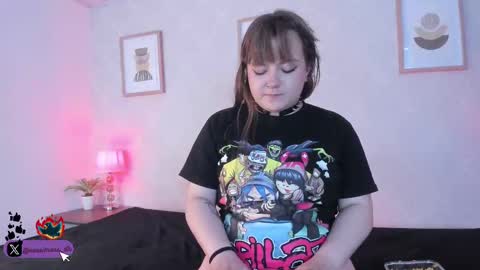 Vee Simons online show from September 9, 7:47 pm