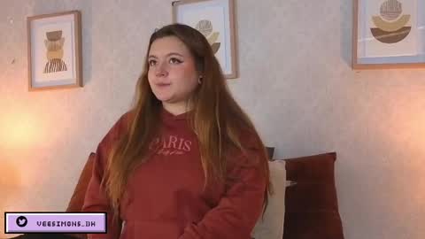 Vee Simons online show from April 21, 7:43 pm