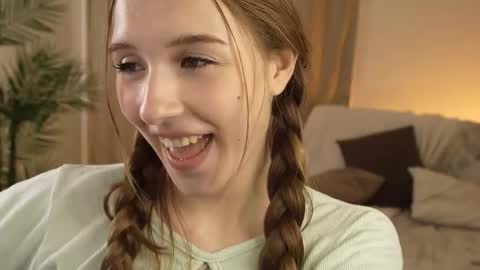 Maria online show from November 8, 1:58 pm