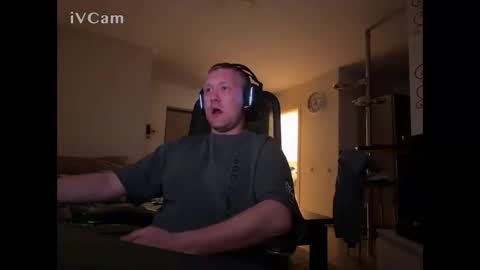 Snapshot of velikiibelyi17 chatting on November 1, 6:07 pm Deniel online show from November 1, 6:07 pm